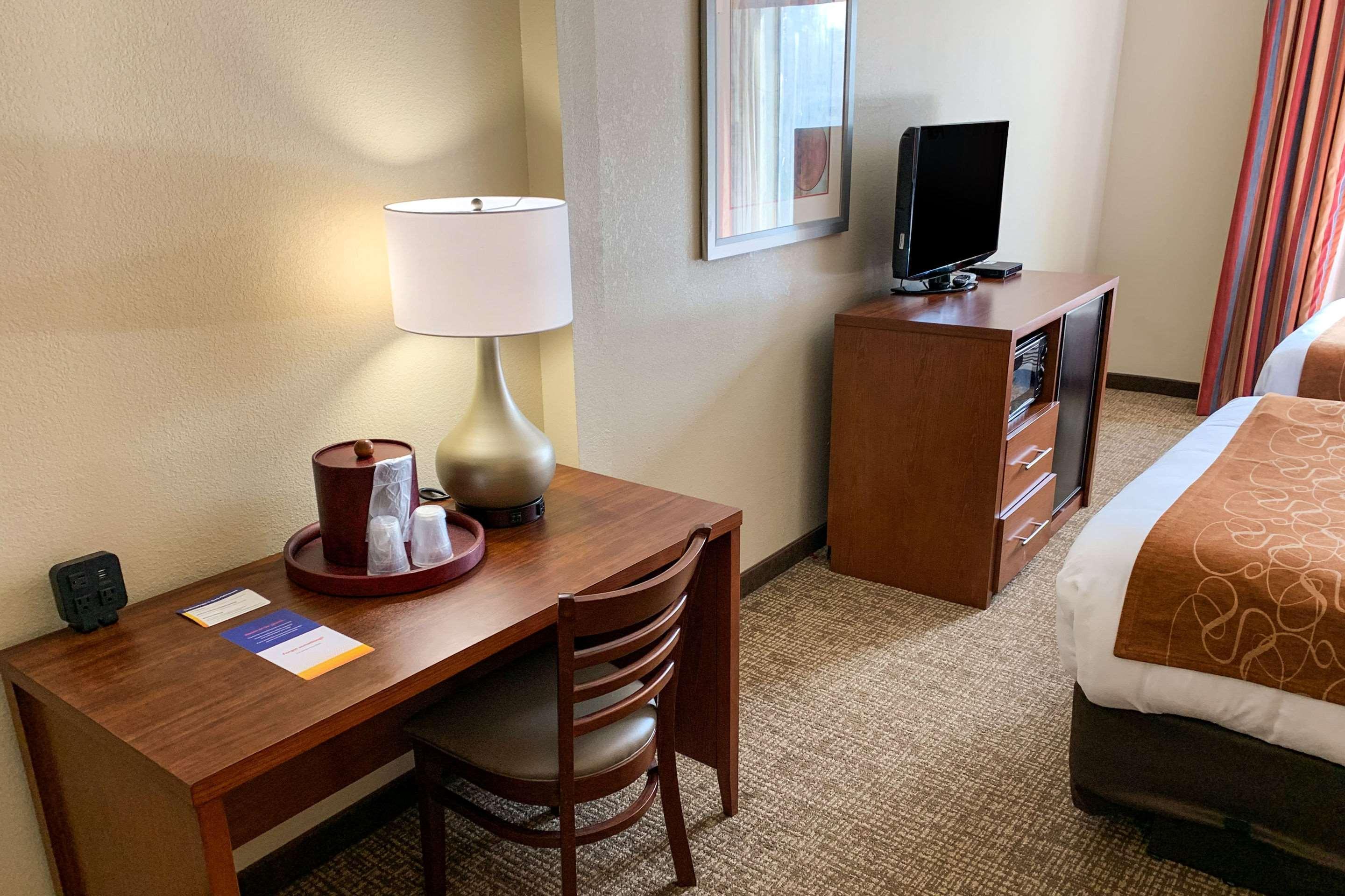 Comfort Suites Columbus State University Area Exterior foto