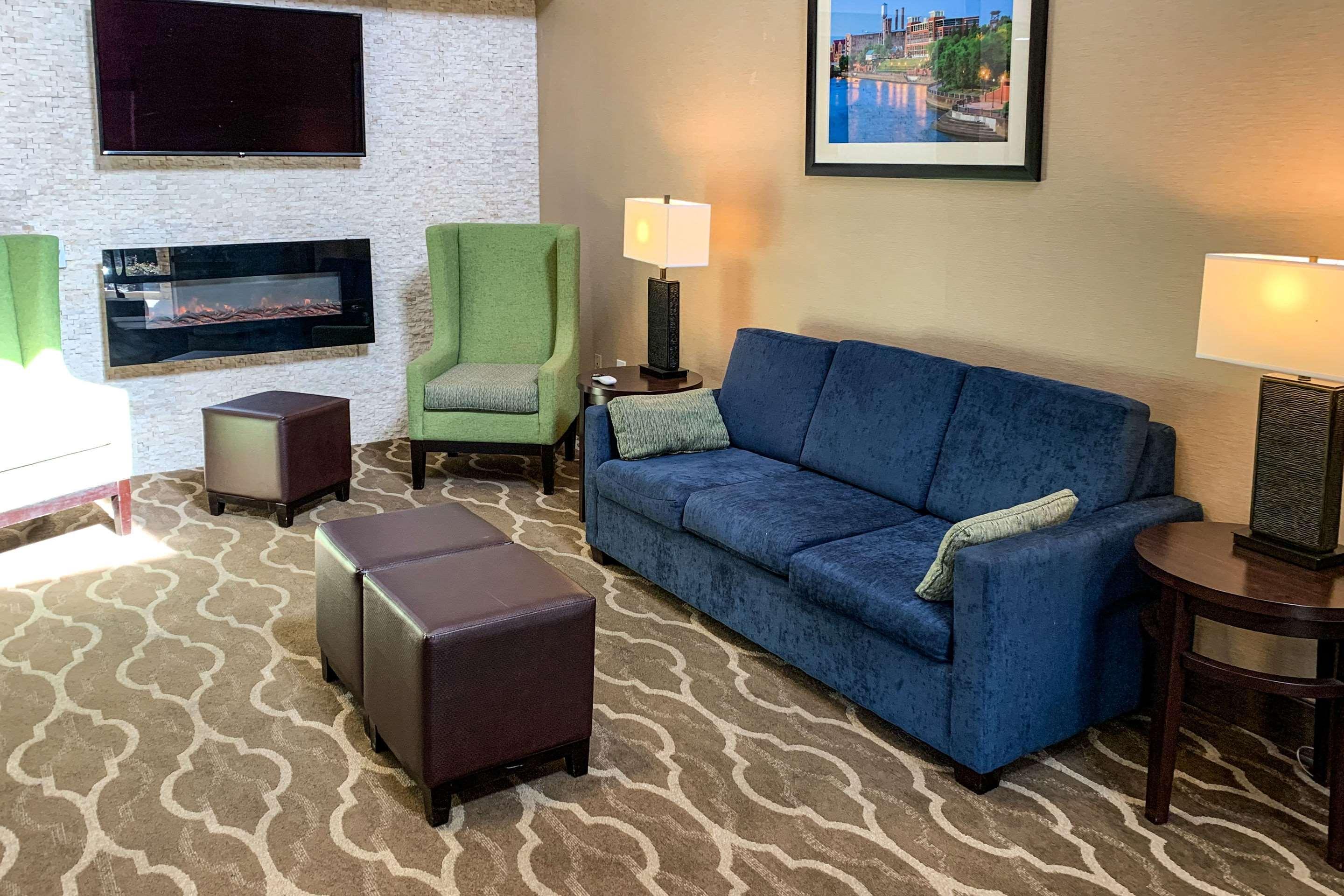 Comfort Suites Columbus State University Area Exterior foto